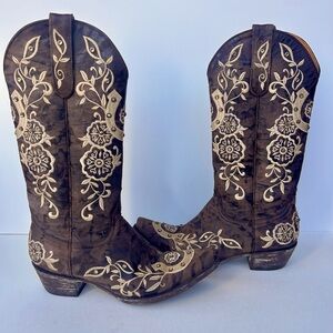 Old Gringo Lucky Horseshoe embroidered and Swarovski crystal boot
$349 | Brown